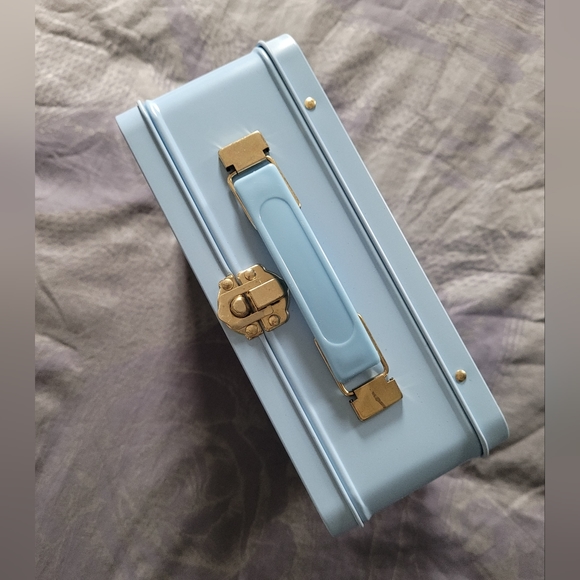 ⭐️Tin Lunch Box⭐️ - Picture 2 of 3
